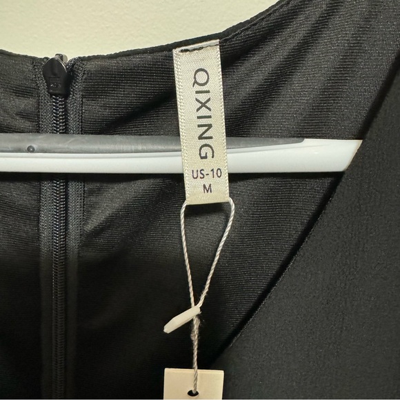 Black Lined V-Neck Bell Short Sleeve Shift Dress Size Medium - Picture 4 of 7